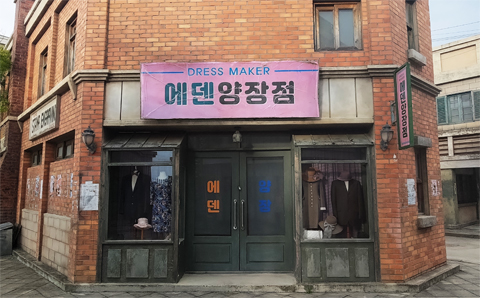 1950s film set - dress shop